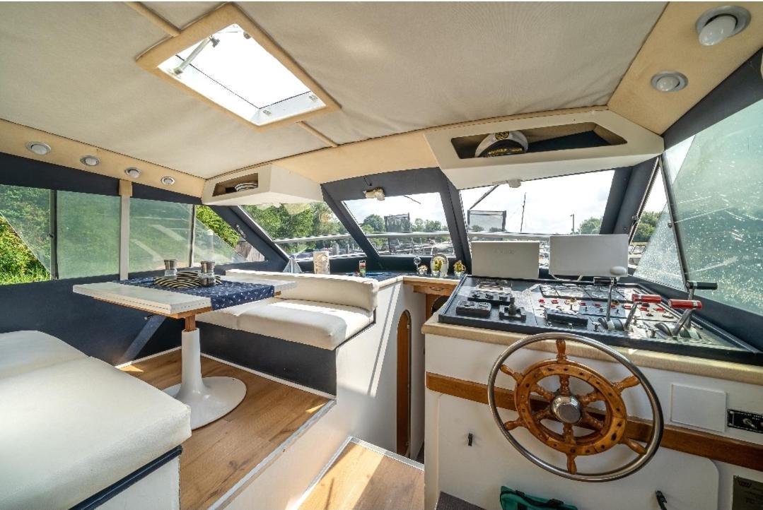 Hotel Eucala Motor Yacht East Molesey Zewnętrze zdjęcie